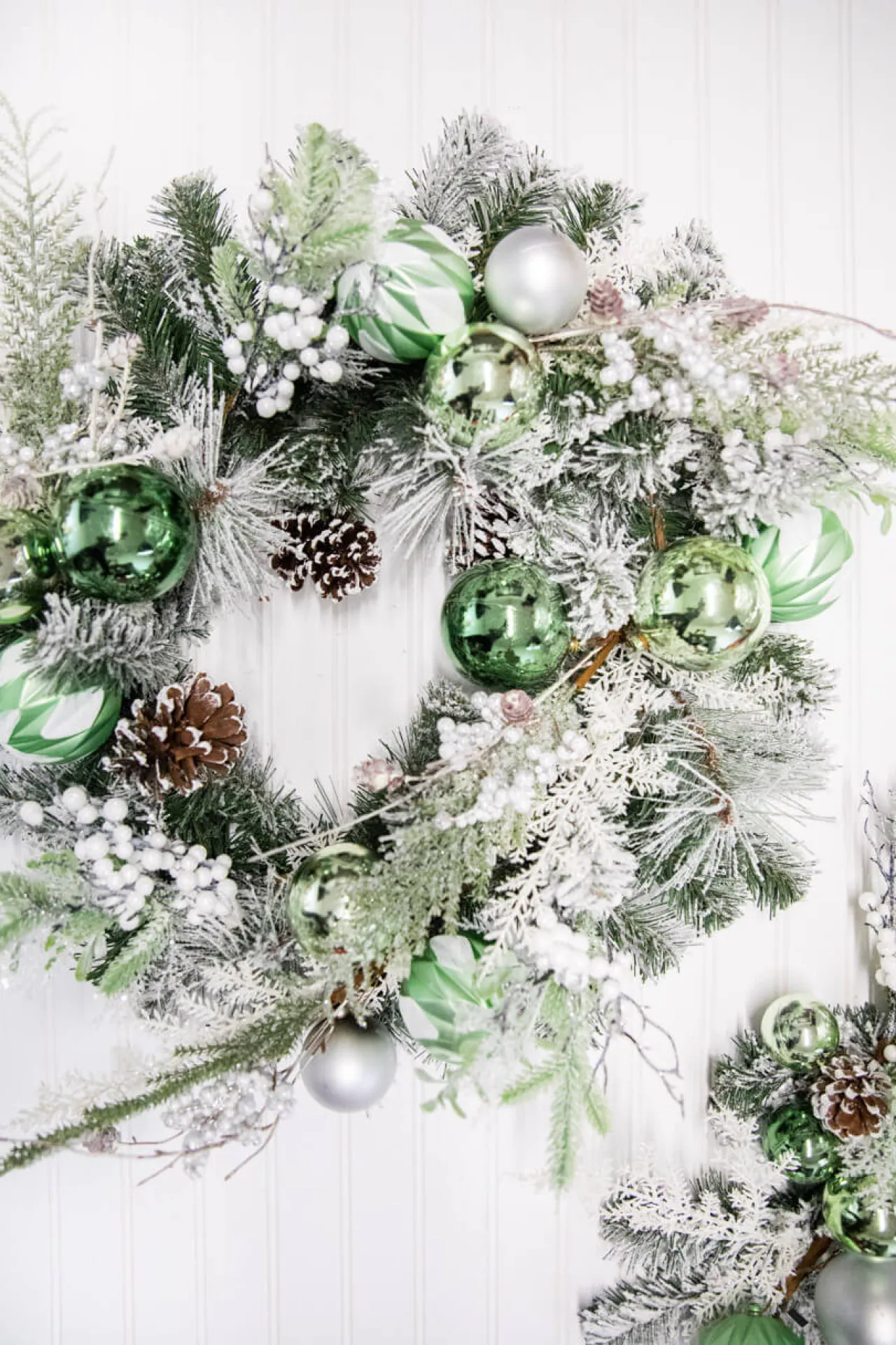 Cheap 24” Christmas Pine/Ball Wreath Christmas Wreaths
