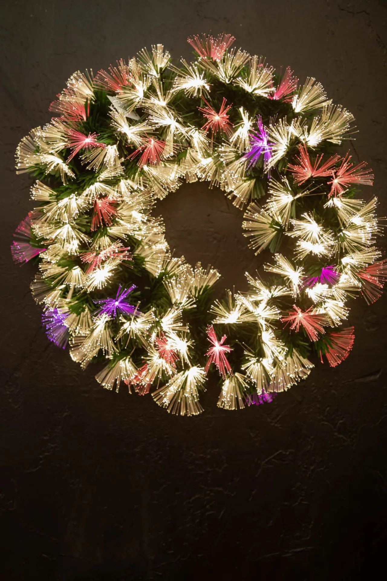 Best 24" Fiber Optic Wreath - Multicolor With White Christmas Wreaths