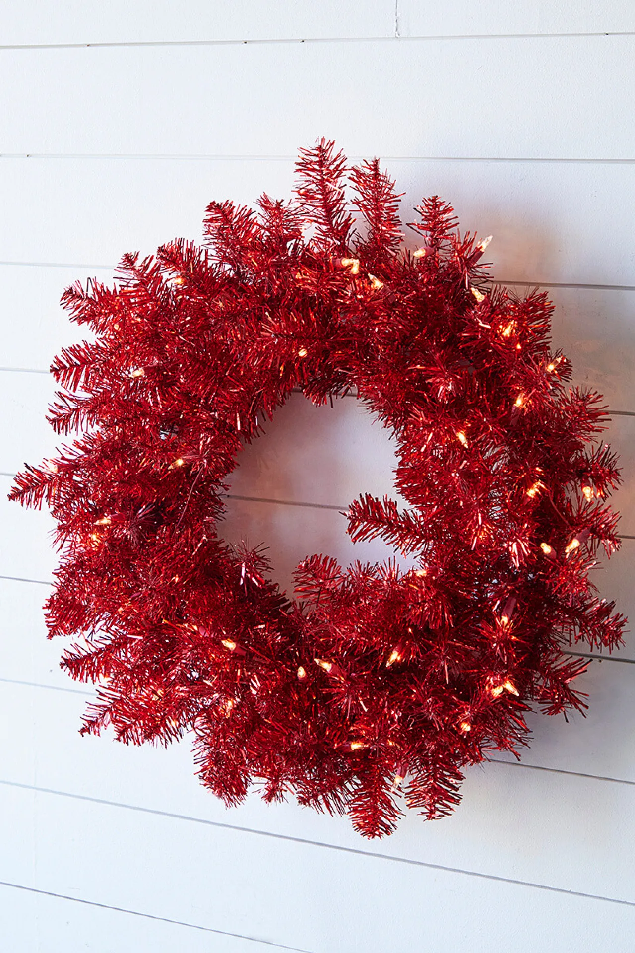 New 20” Lighted Red Wreath Christmas Wreaths