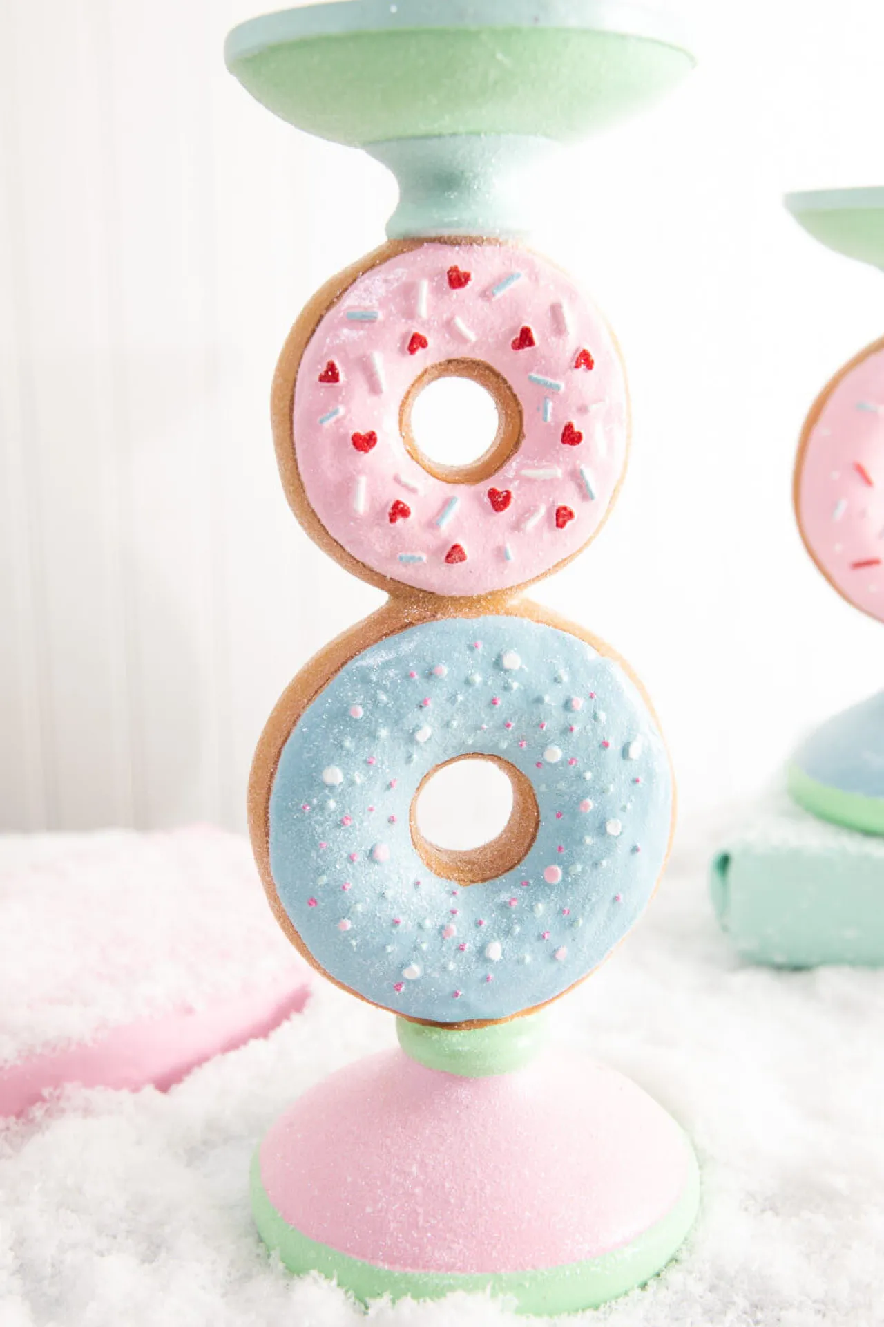 Outlet 11.5” Resin Donut Candle Holder Christmas Accents