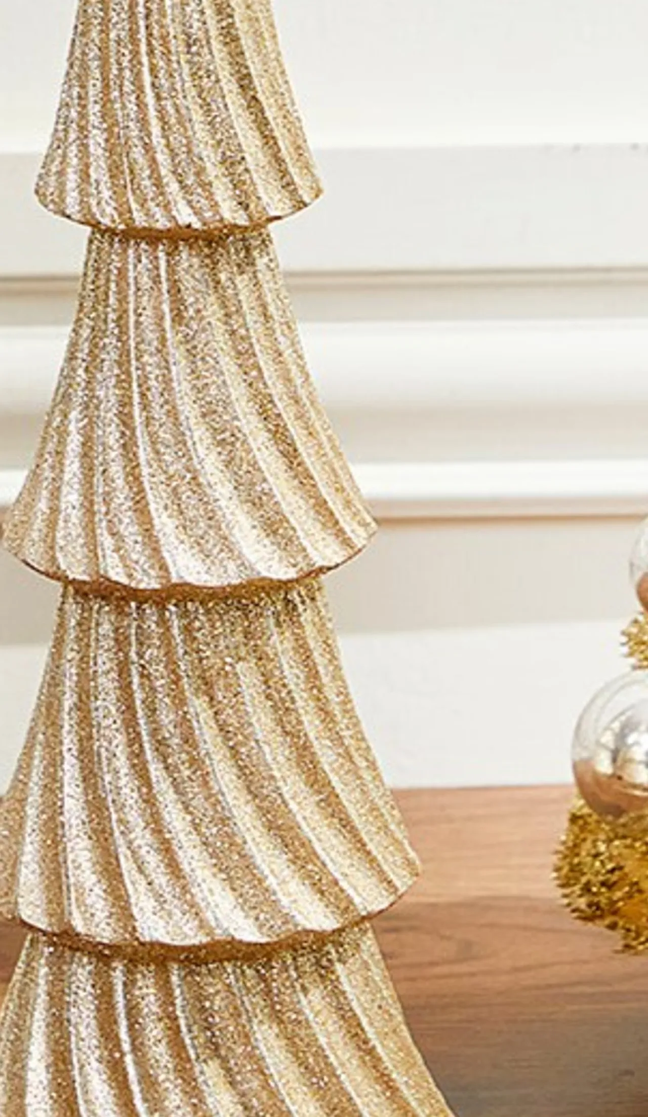 Hot 14" Resin Modern Tree Christmas Accents