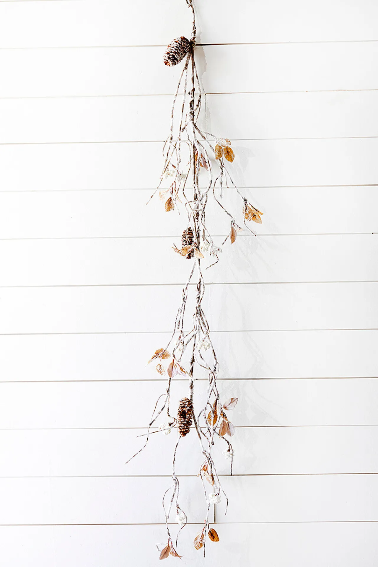 Fashion 48" Snow W/Glitter Winter Chalet Garland - Natural/Frost Christmas Garlands
