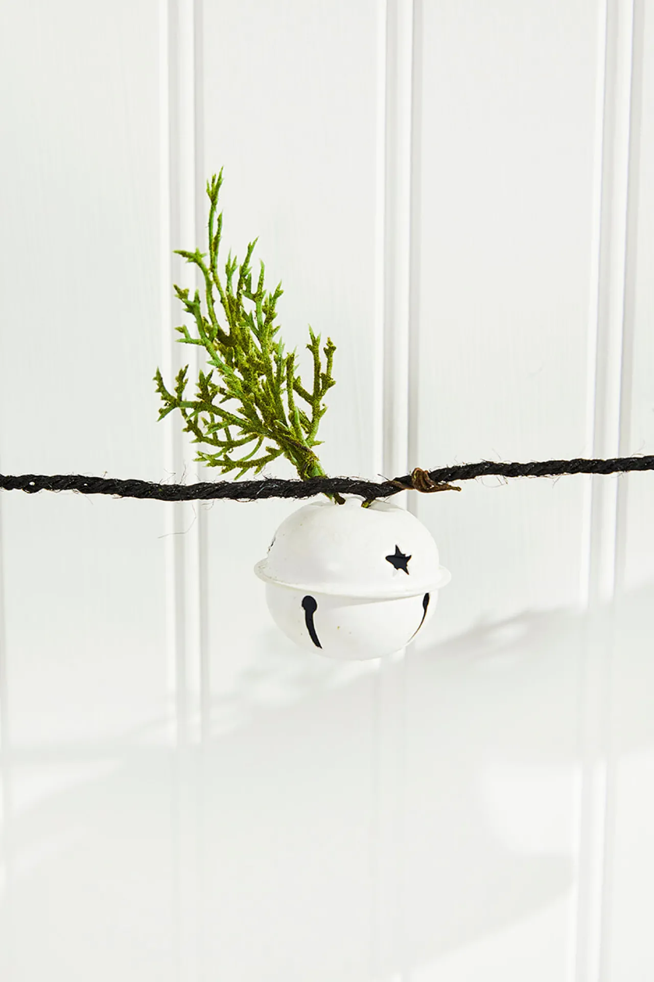 Online 67” White Country Bell Garland Christmas Garlands