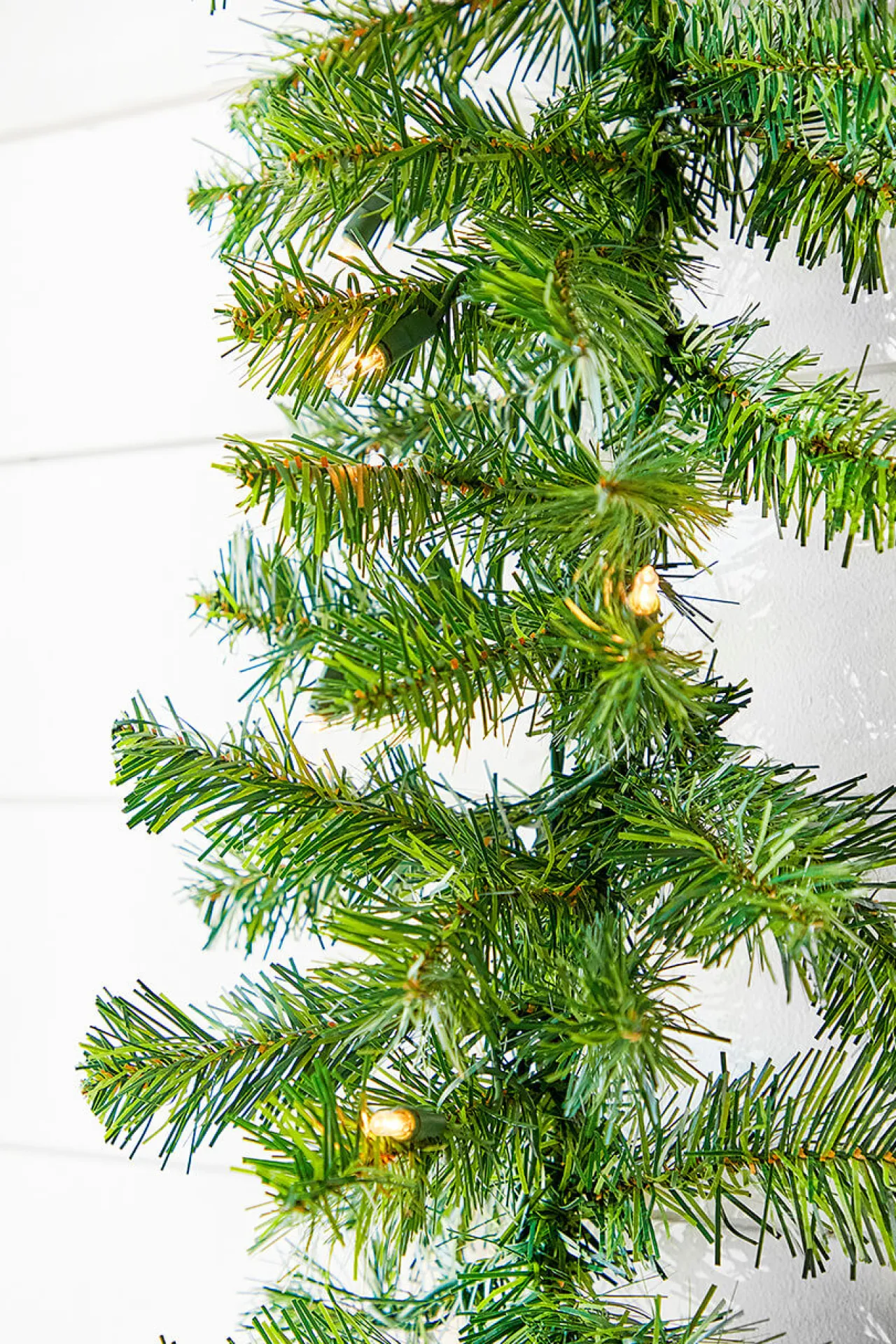 Cheap 9' X 10" Norway Pine Garland 200T/50Clear/Outdoor/UL Christmas Garlands