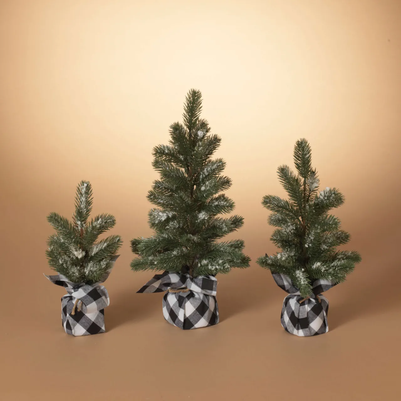 Store Pine Tree With Plaid Fabric - Small Christmas Accents