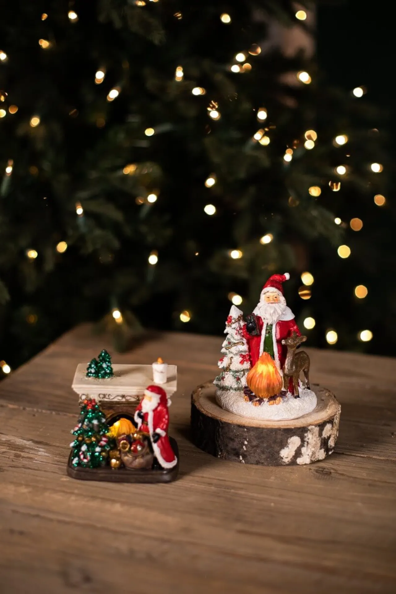 Store Resin Light Up Santa Mantle Scene Christmas Accents